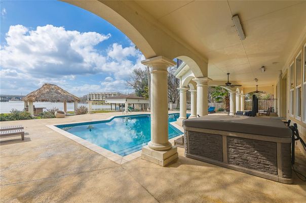 Exterior, Hot Tub, Pool, Water