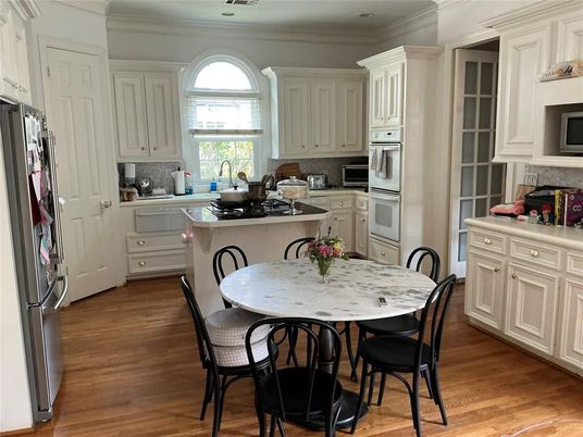 Dining room, Interior, Kitchen, Recessed Lighting, Wood Texture Flooring