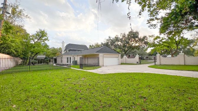 Backyard, Detached Garage, Exterior