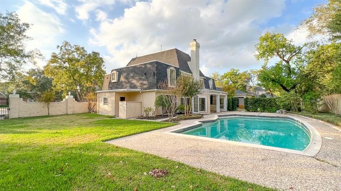 Backyard, Exterior, Pool