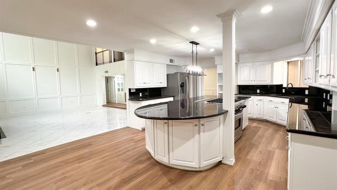 Chandelier, Interior, Kitchen, Marble, Recessed Lighting, Wood Texture Flooring