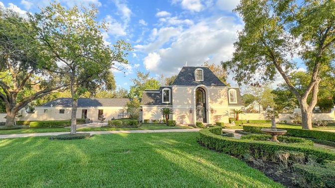 Backyard, Exterior, Facade, French Provincial