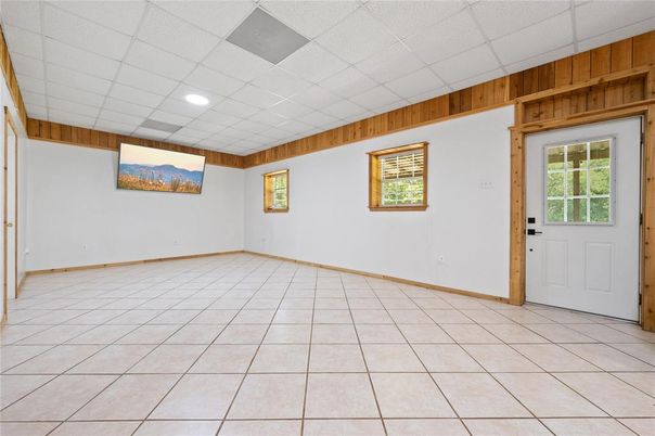 Empty room, Interior, Recessed Lighting, Wooden Walls