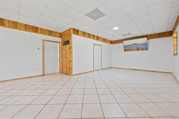 Empty room, Interior, Recessed Lighting