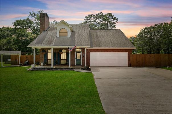 Attached, Exterior, Facade, Brick Facade, Cape Cod