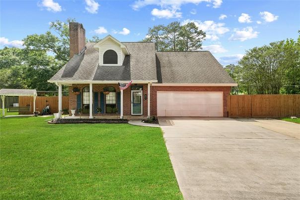 Attached, Backyard, Exterior, Facade, Brick Facade, Cape Cod