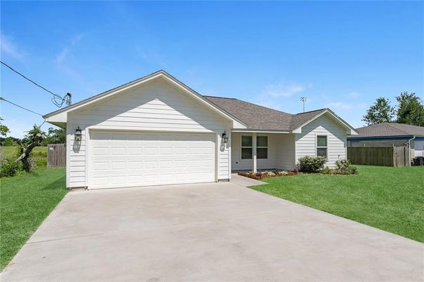 Attached, Exterior, Facade, Ranch