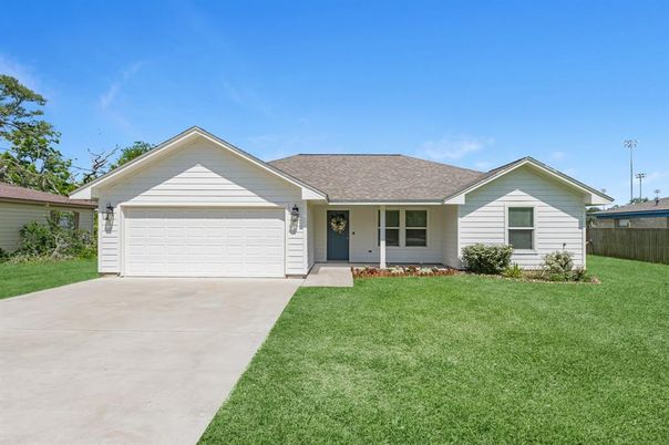Attached, Exterior, Facade, Ranch