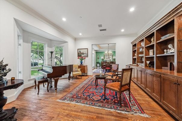 Chandelier, Dining room, Interior, Piano, Recessed Lighting, Wood Texture Flooring