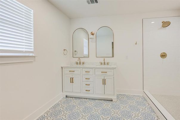 Bathroom, Dual Sink Vanities, Interior