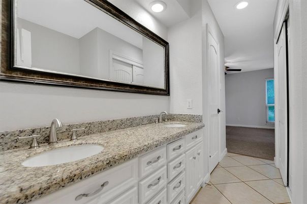 Bathroom, Dual Sink Vanities, Interior, Recessed Lighting