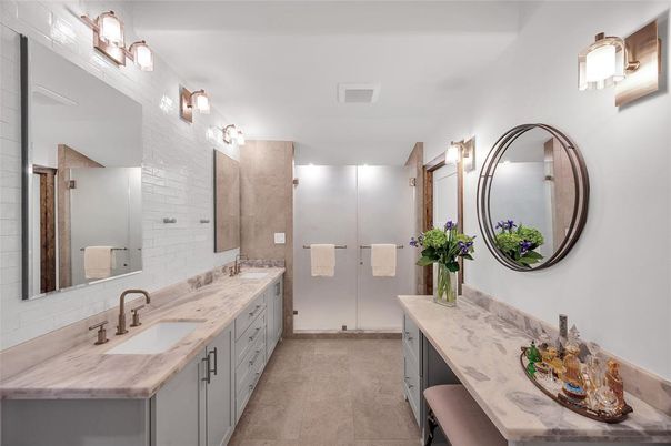 Bathroom, Dual Sink Vanities, Interior