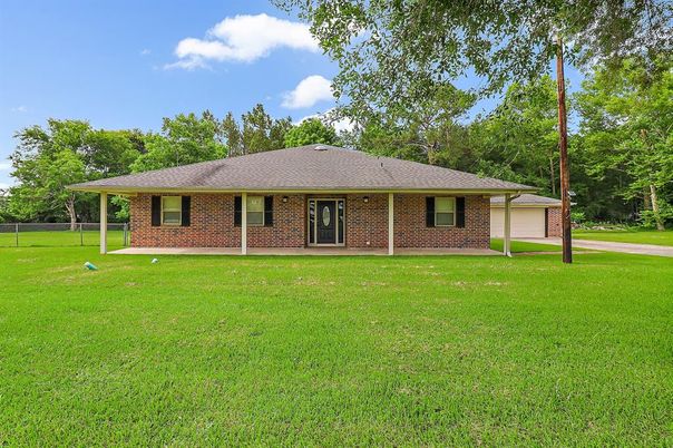 Attached, Backyard, Exterior, Facade, Brick Facade, Ranch