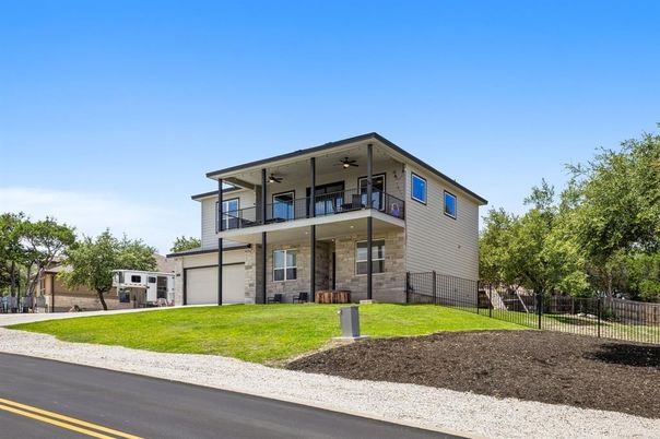 Attached, Exterior, Facade, Modern
