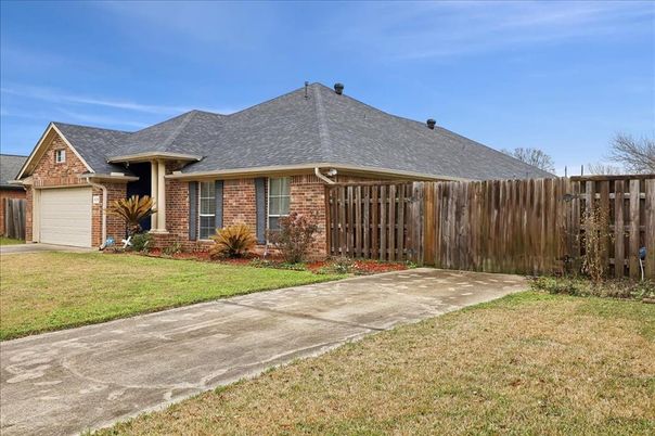 Attached, Backyard, Exterior, Facade, Brick Facade, Ranch