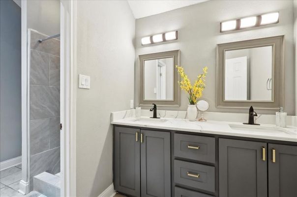 Bathroom, Dual Sink Vanities, Interior