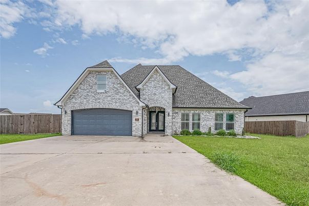Attached, Exterior, Facade, Brick Traditional