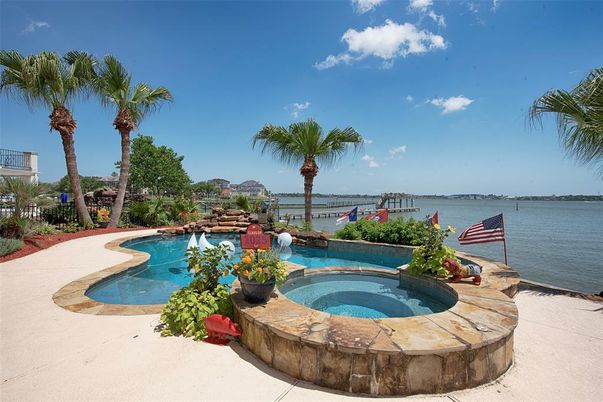 Exterior, Pool, Water