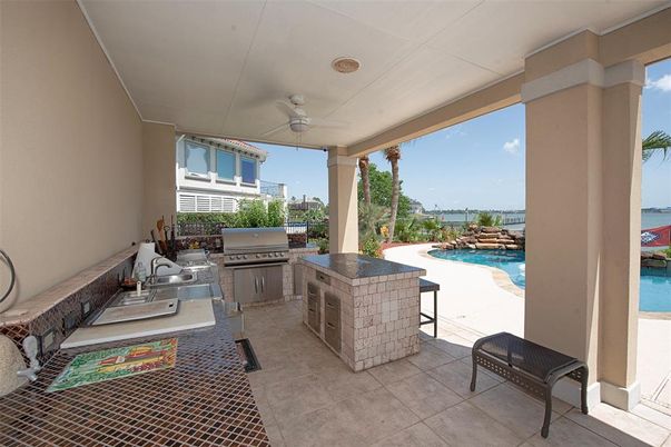 Exterior, Pool, Water