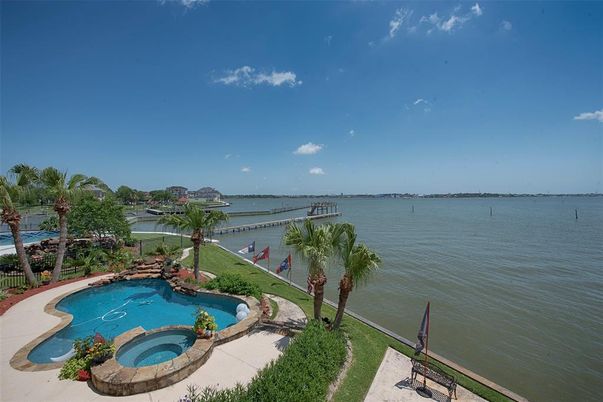Exterior, Pool, Water