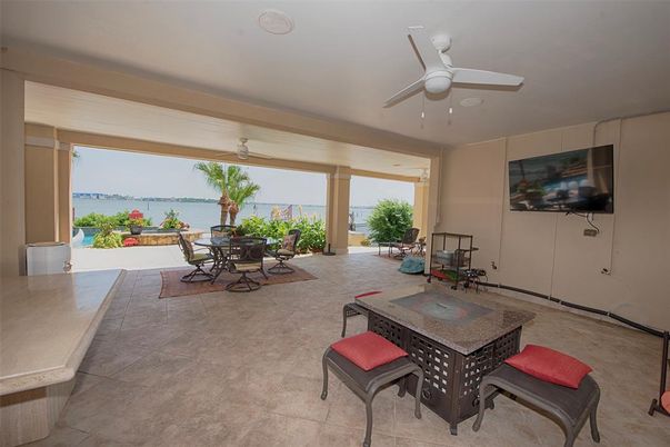 Dining room, Interior, Water