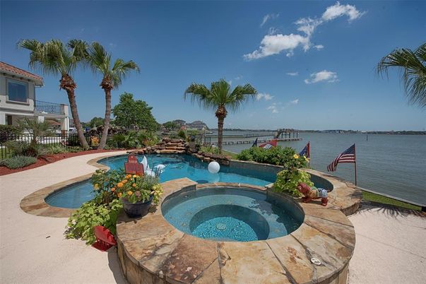 Exterior, Pool, Water