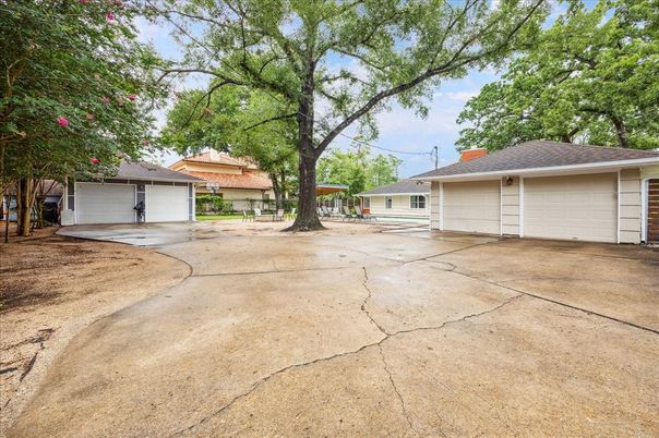Detached Garage, Exterior