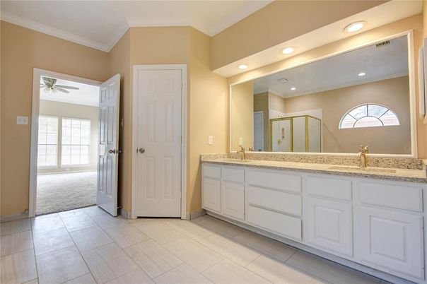 Bathroom, Dual Sink Vanities, Interior, Recessed Lighting