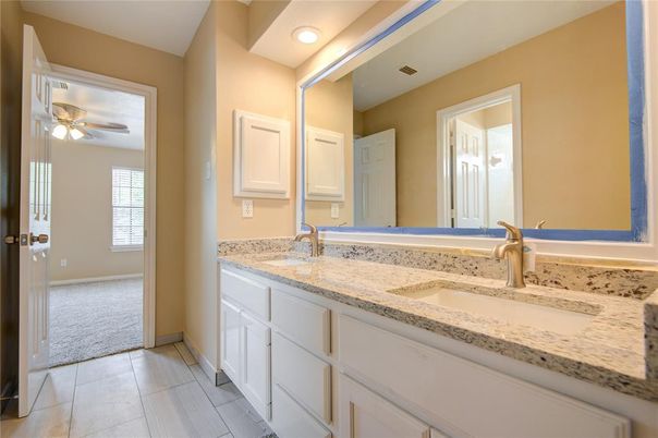 Bathroom, Dual Sink Vanities, Interior, Recessed Lighting
