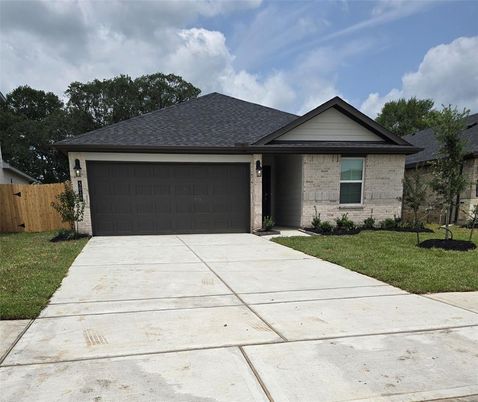 Attached, Exterior, Facade, Ranch