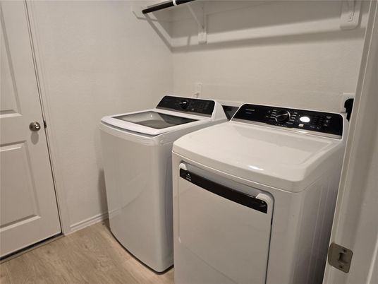 Interior, Washer, Wood Texture Flooring