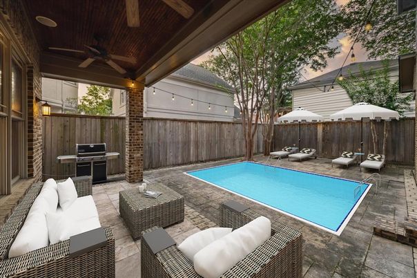 Exterior, Pool