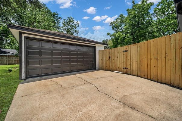 Detached Garage, Exterior