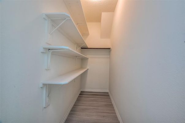 Interior, Walk-in Closets, Wood Texture Flooring