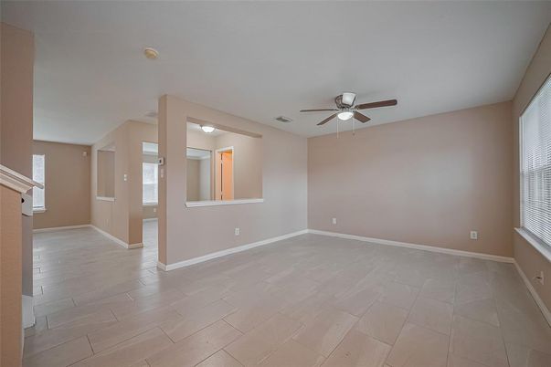 Empty room, Interior