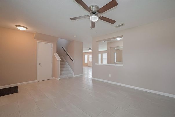 Empty room, Interior
