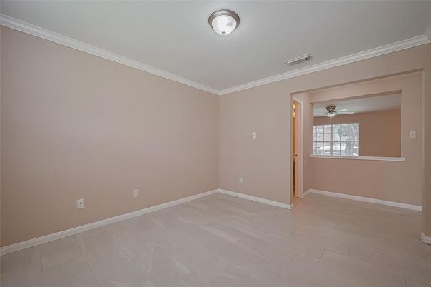 Empty room, Interior