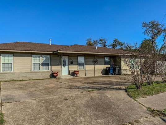 Backyard, Exterior, Facade, Ranch