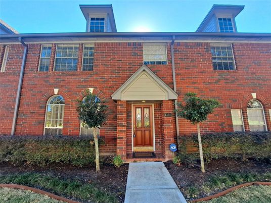 Exterior, Facade, Brick Facade, Georgian