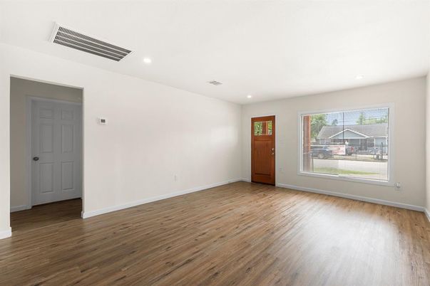 Empty room, Interior, Recessed Lighting, Wood Texture Flooring