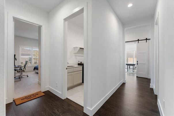 Fitness Equipment, Interior, Recessed Lighting, Wood Texture Flooring