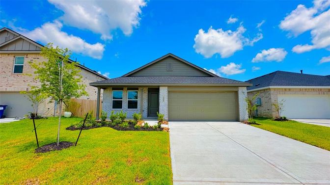 Attached, Exterior, Facade, Ranch