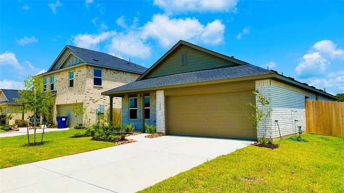 Attached, Exterior, Facade, Brick Traditional