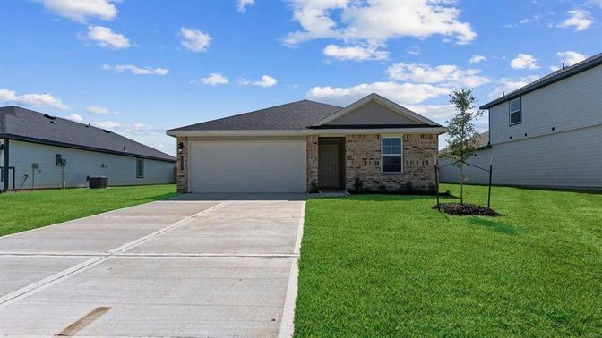 Attached, Exterior, Facade, Brick Facade, Ranch