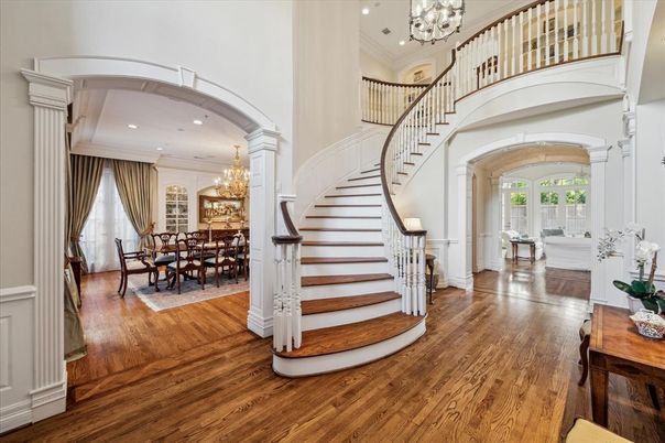 Chandelier, Dining room, Interior, Recessed Lighting, Wood Texture Flooring