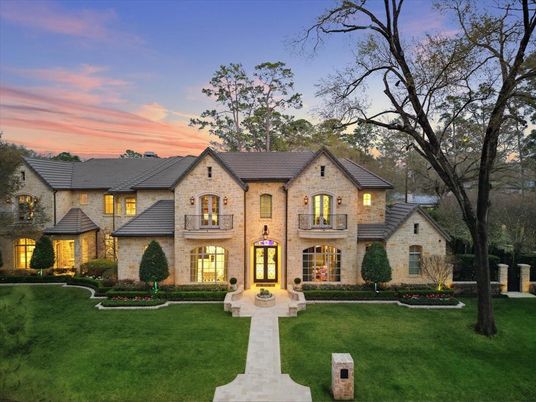 Backyard, Exterior, Facade, Brick Facade, French Provincial