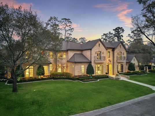 Backyard, Exterior, Facade, French Provincial