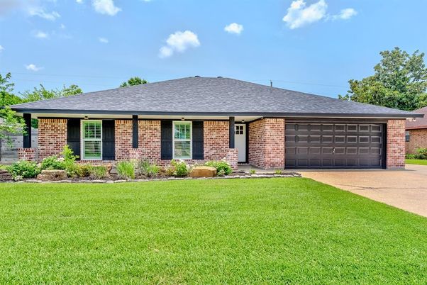 Attached, Exterior, Facade, Brick Facade, Ranch