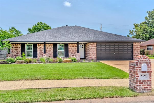 Attached, Exterior, Facade, Brick Facade, Ranch