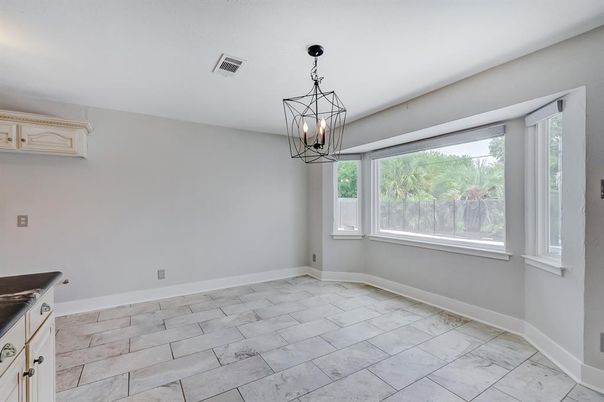 Empty room, Interior, Pendant Lights